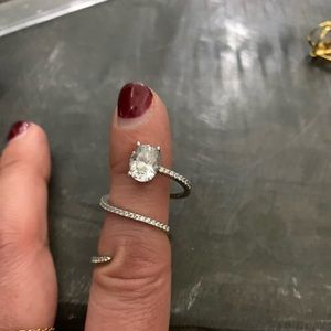 silver ring with two loop around the finger